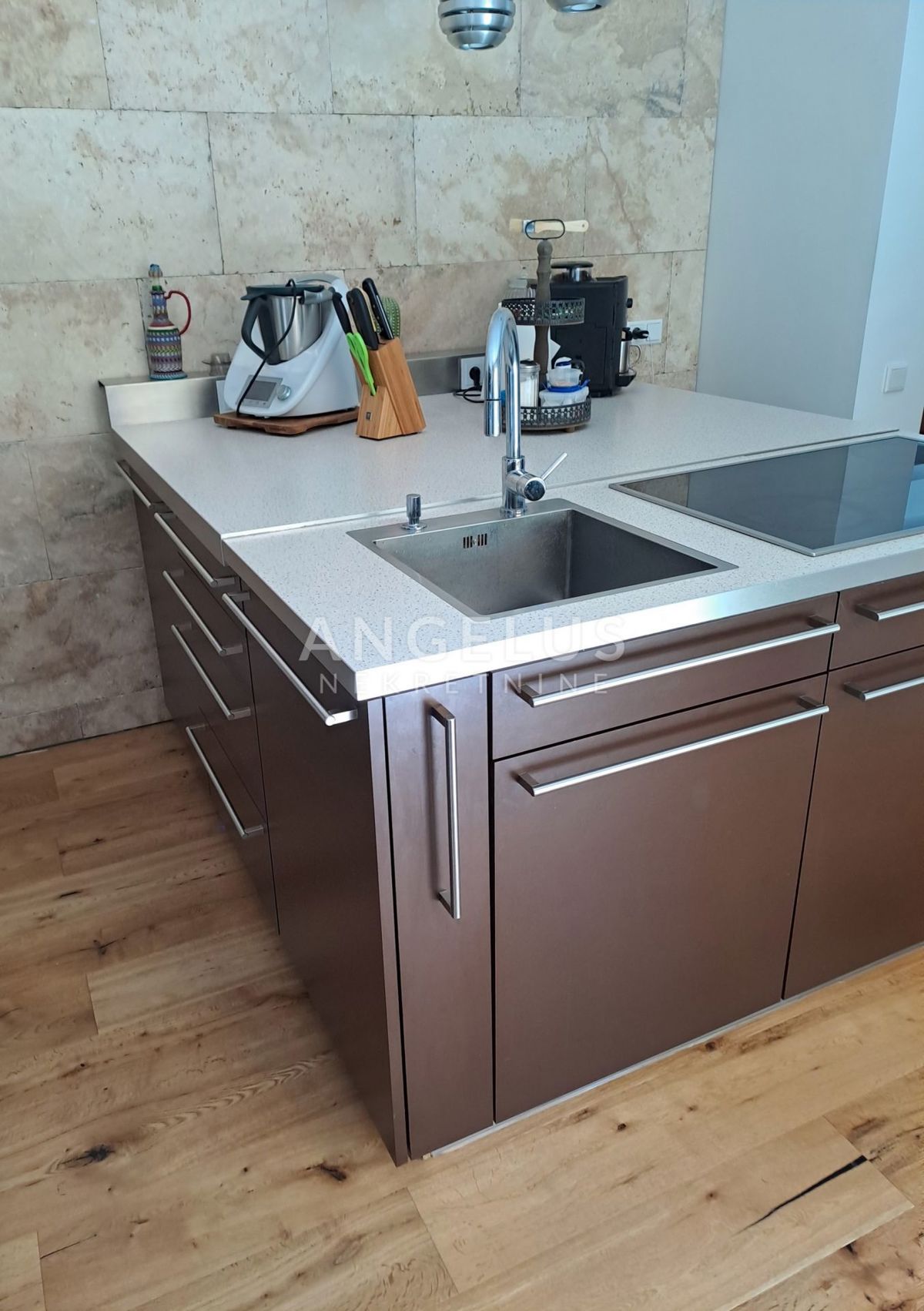Brac, Milna - novozgrajena hiša z bazenom, PRODAJA