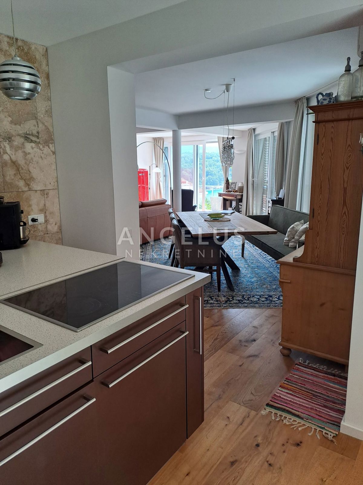 Brac, Milna - novozgrajena hiša z bazenom, PRODAJA