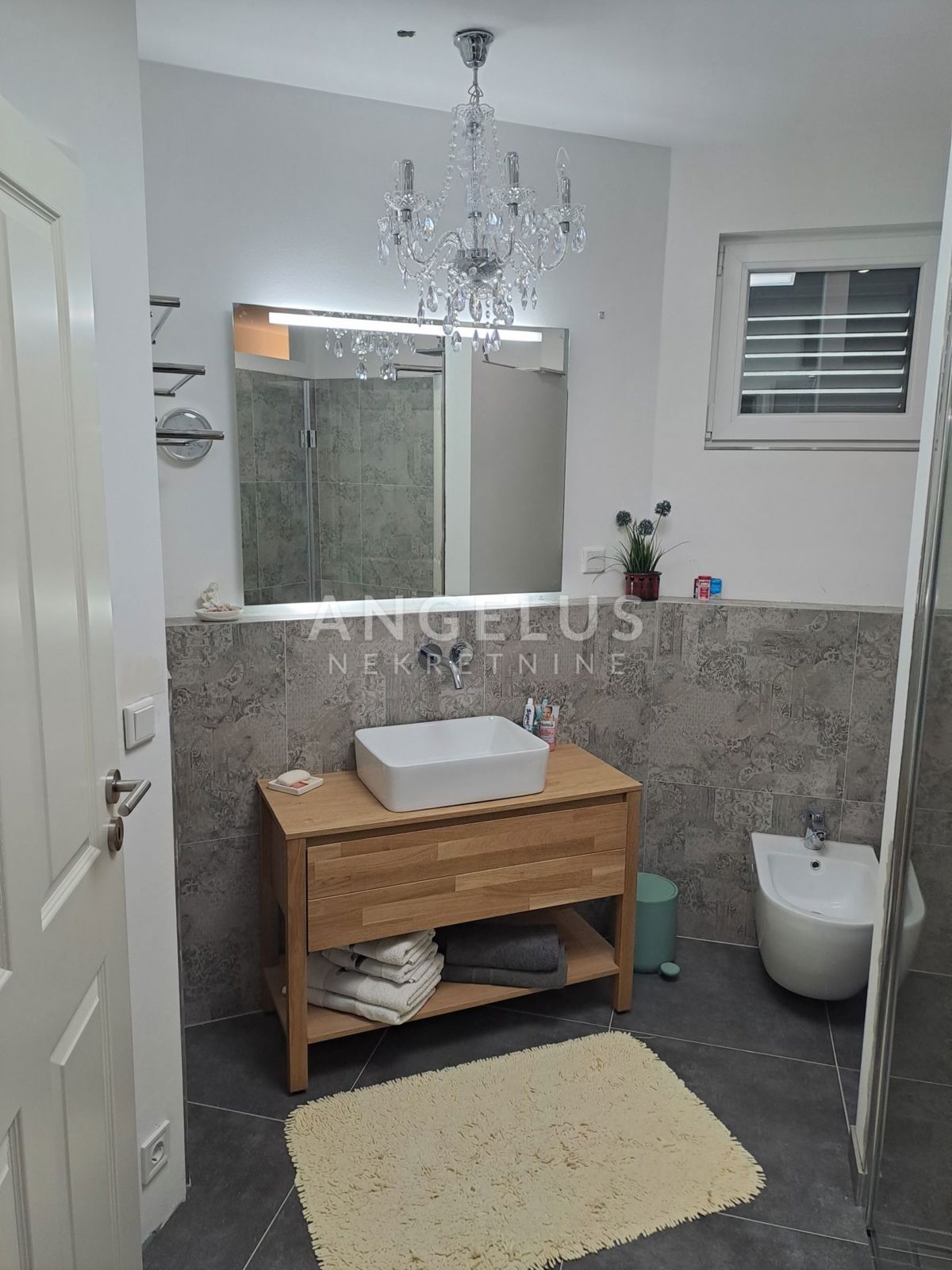 Brac, Milna - novozgrajena hiša z bazenom, PRODAJA