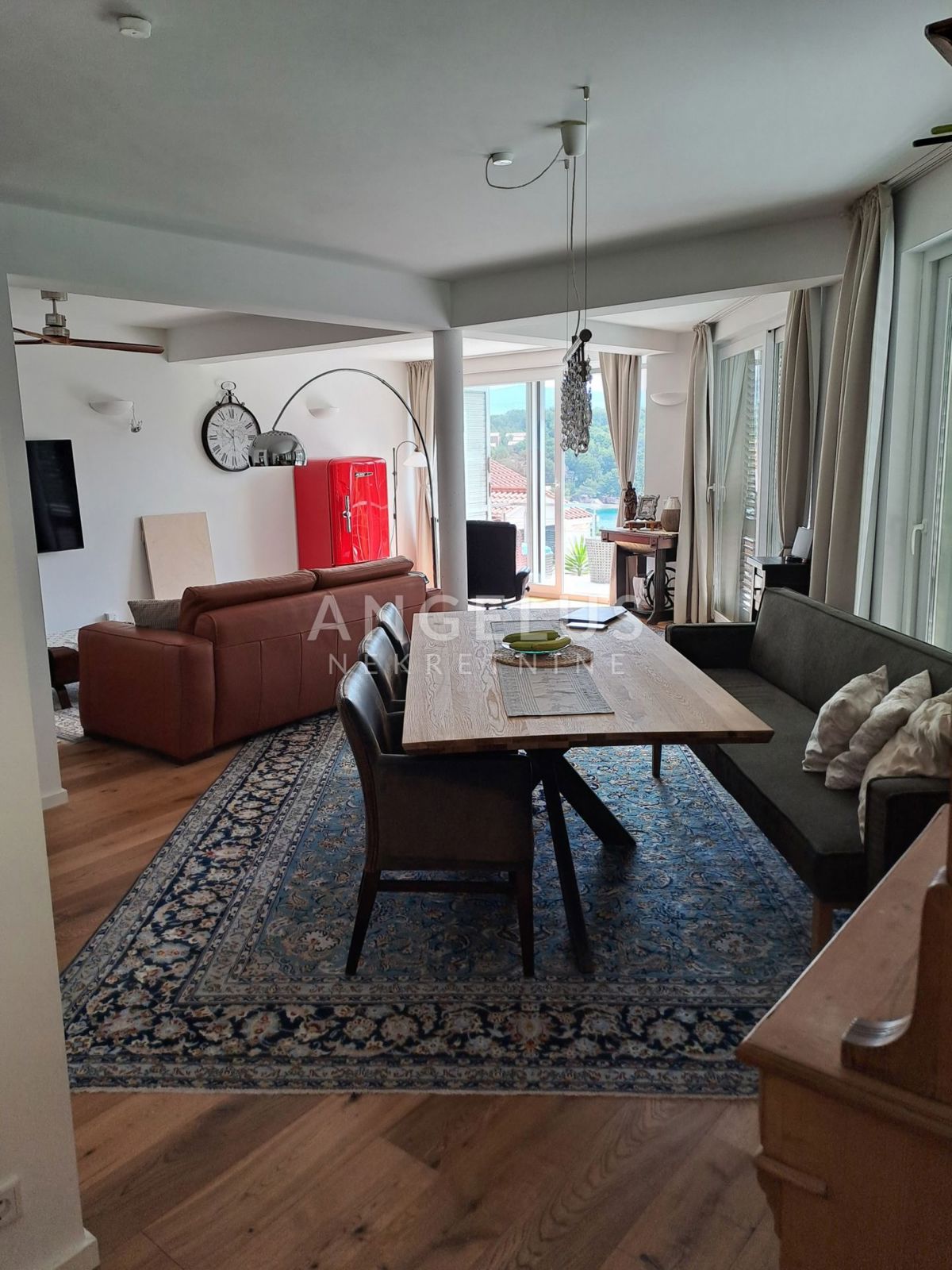 Brac, Milna - novozgrajena hiša z bazenom, PRODAJA