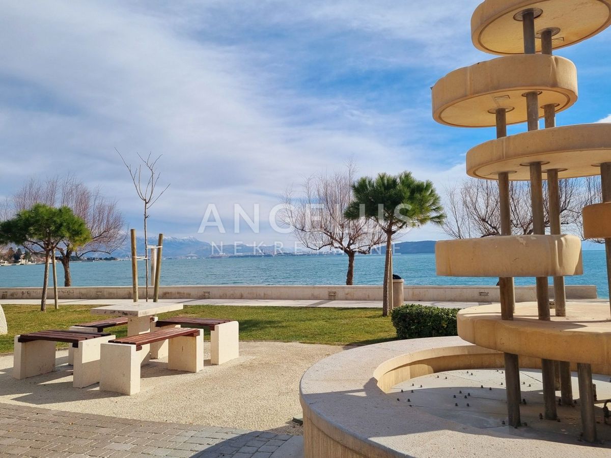 Kaštel Stari - kamnita hiša blizu morja