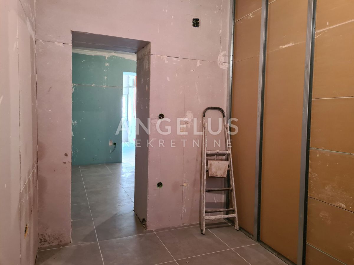 Pula, Center - dvosobno stanovanje v pritličju z dvoriščem, 55m2