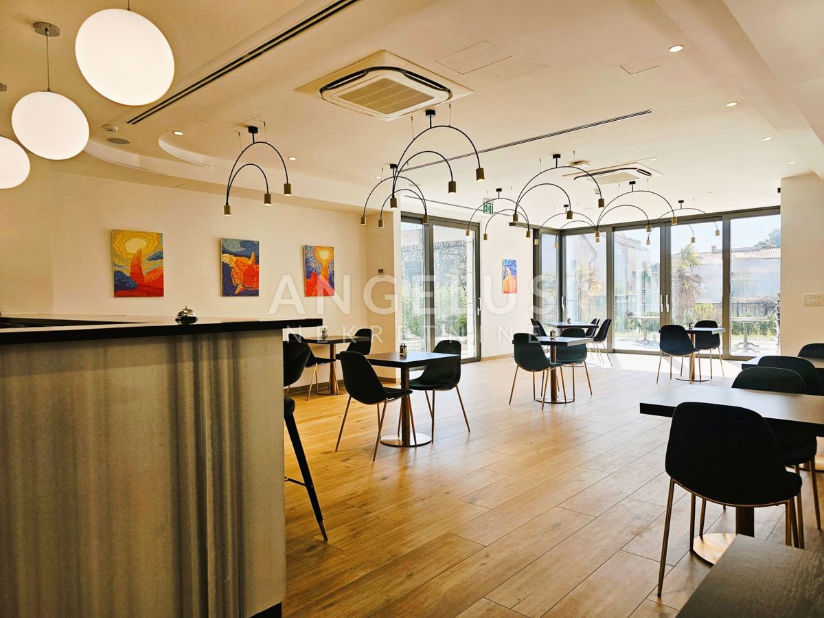 Hrvaška, Kaštel Štafilić - Luksuzni hotel**** z restavracijo in bazenom, NAPRODAJ