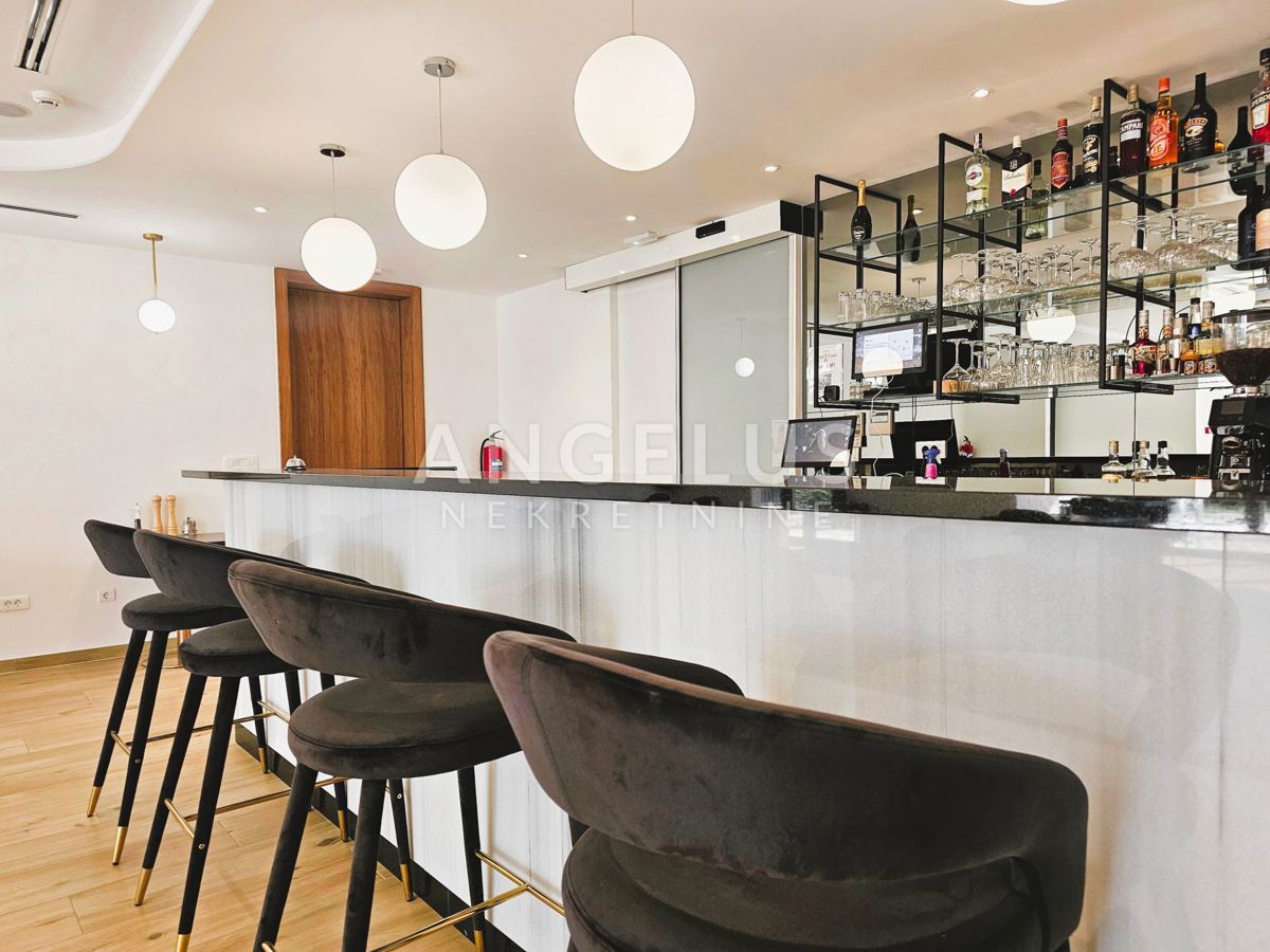 Hrvaška, Kaštel Štafilić - Luksuzni hotel**** z restavracijo in bazenom, NAPRODAJ
