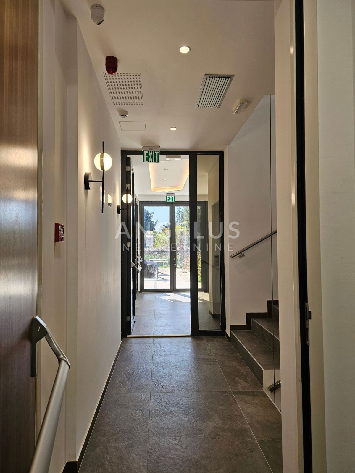 Hrvaška, Kaštel Štafilić - Luksuzni hotel**** z restavracijo in bazenom, NAPRODAJ
