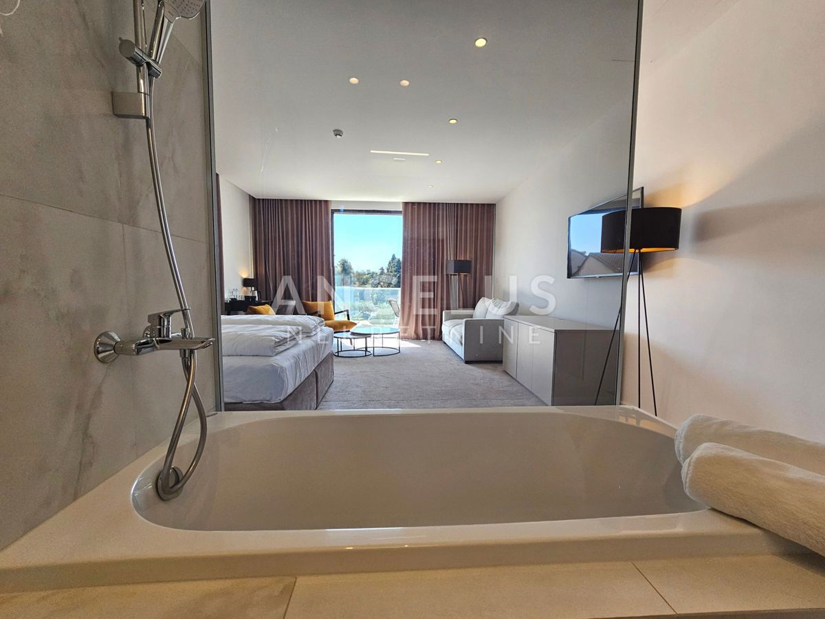 Hrvaška, Kaštel Štafilić - Luksuzni hotel**** z restavracijo in bazenom, NAPRODAJ