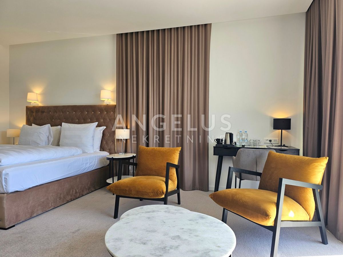 Hrvaška, Kaštel Štafilić - Luksuzni hotel**** z restavracijo in bazenom, NAPRODAJ