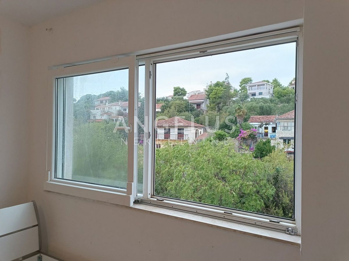 Šolta, Maslinica - enosobno stanovanje v središču Maslinice, 43 m2 PRODAJA