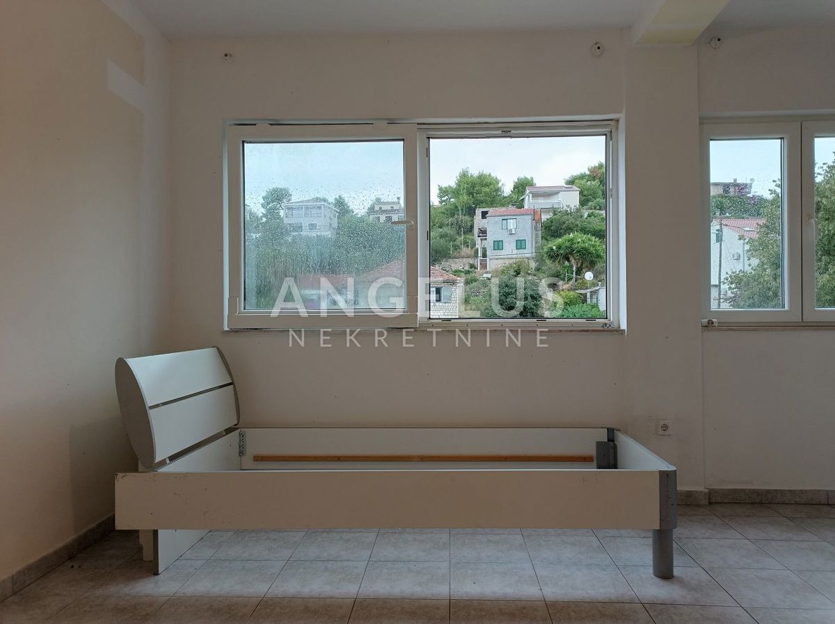 Šolta, Maslinica - enosobno stanovanje v središču Maslinice, 43 m2 PRODAJA