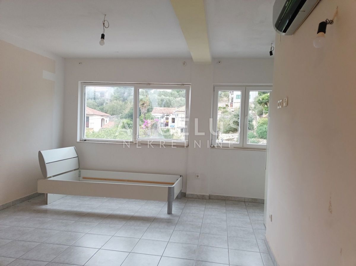 Šolta, Maslinica - enosobno stanovanje v središču Maslinice, 43 m2 PRODAJA