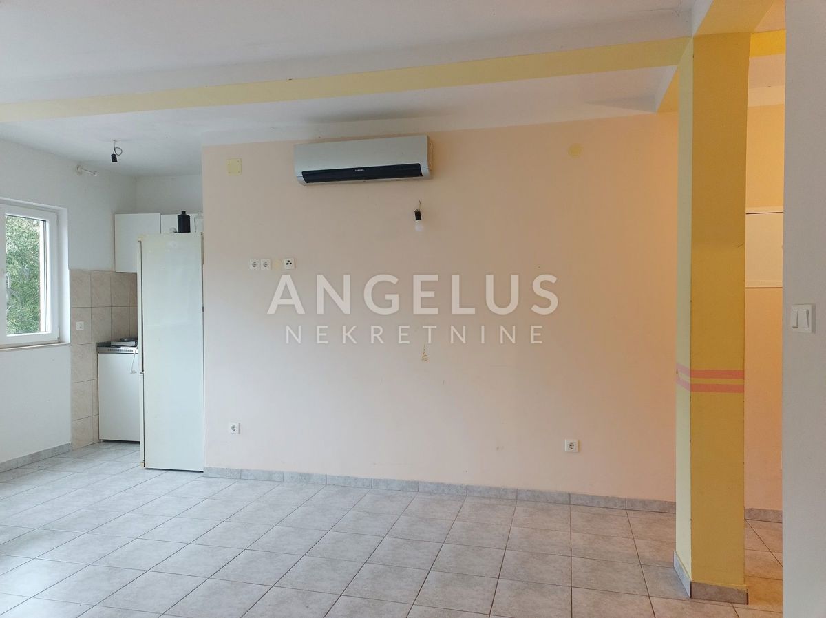 Šolta, Maslinica - enosobno stanovanje v središču Maslinice, 43 m2 PRODAJA