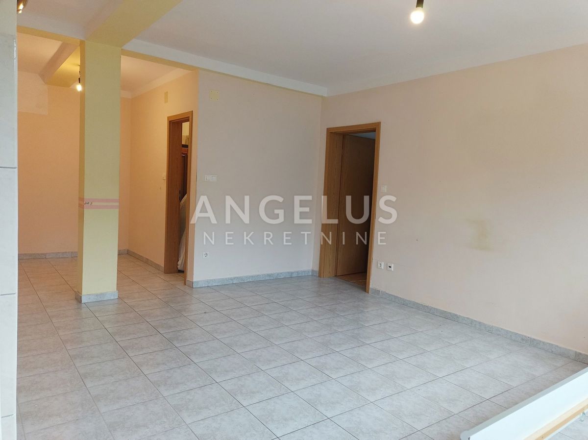 Šolta, Maslinica - enosobno stanovanje v središču Maslinice, 43 m2 PRODAJA