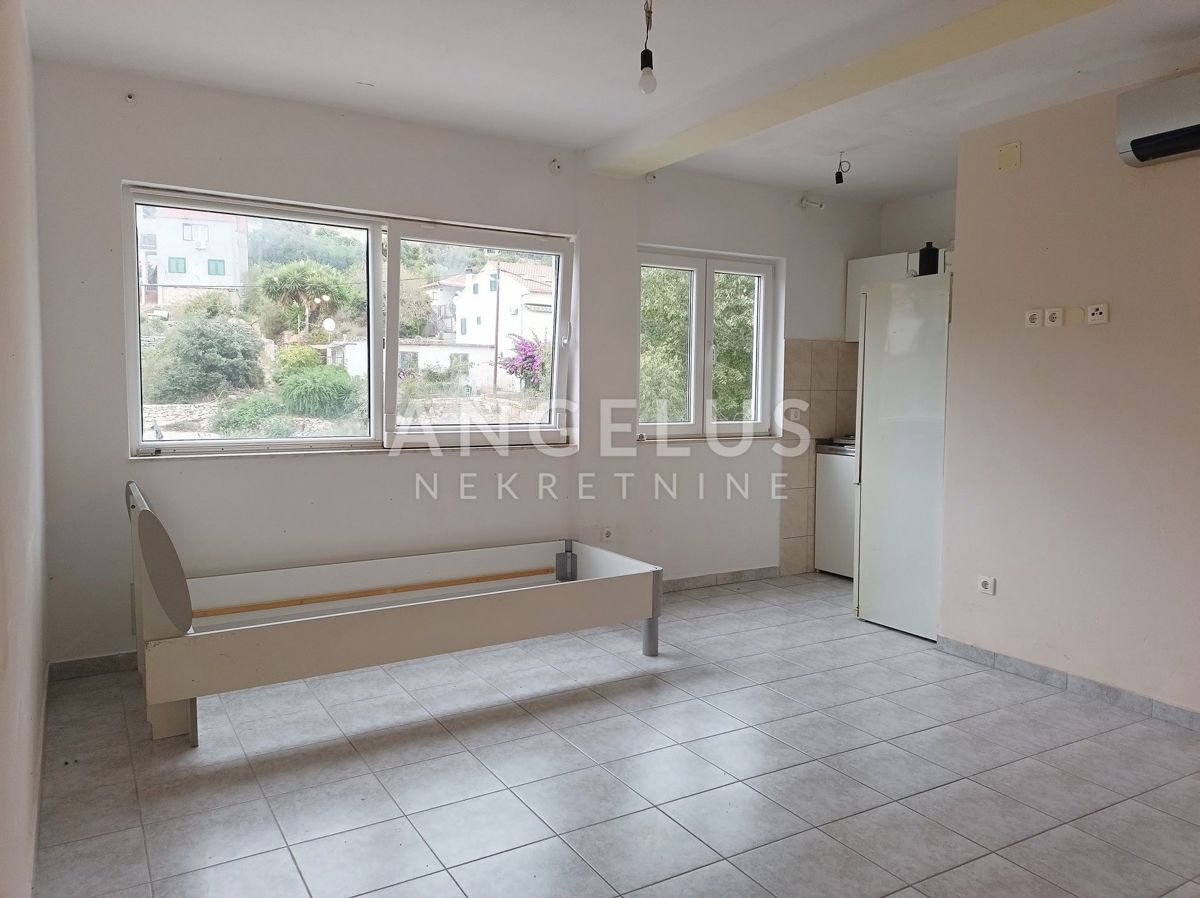 Šolta, Maslinica - enosobno stanovanje v središču Maslinice, 43 m2 PRODAJA