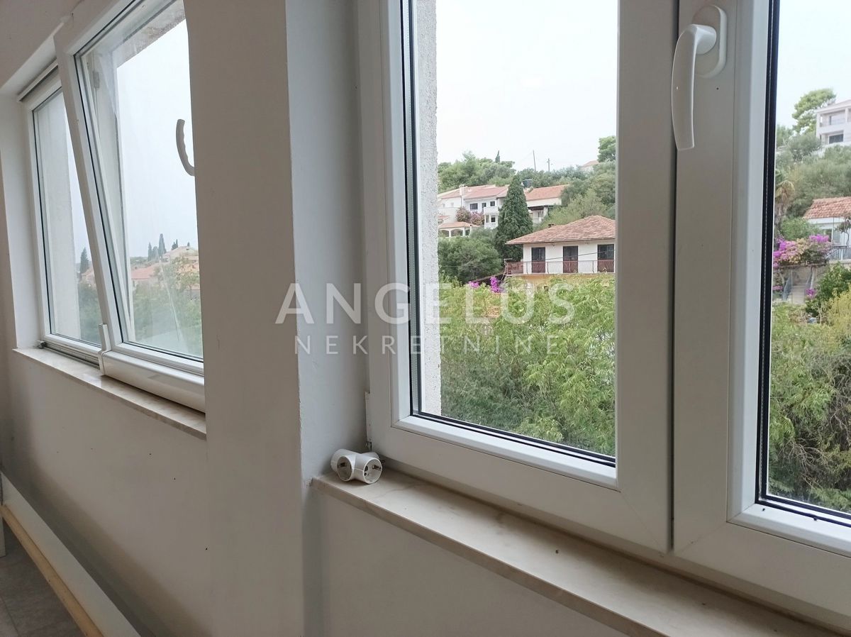 Šolta, Maslinica - enosobno stanovanje v središču Maslinice, 43 m2 PRODAJA