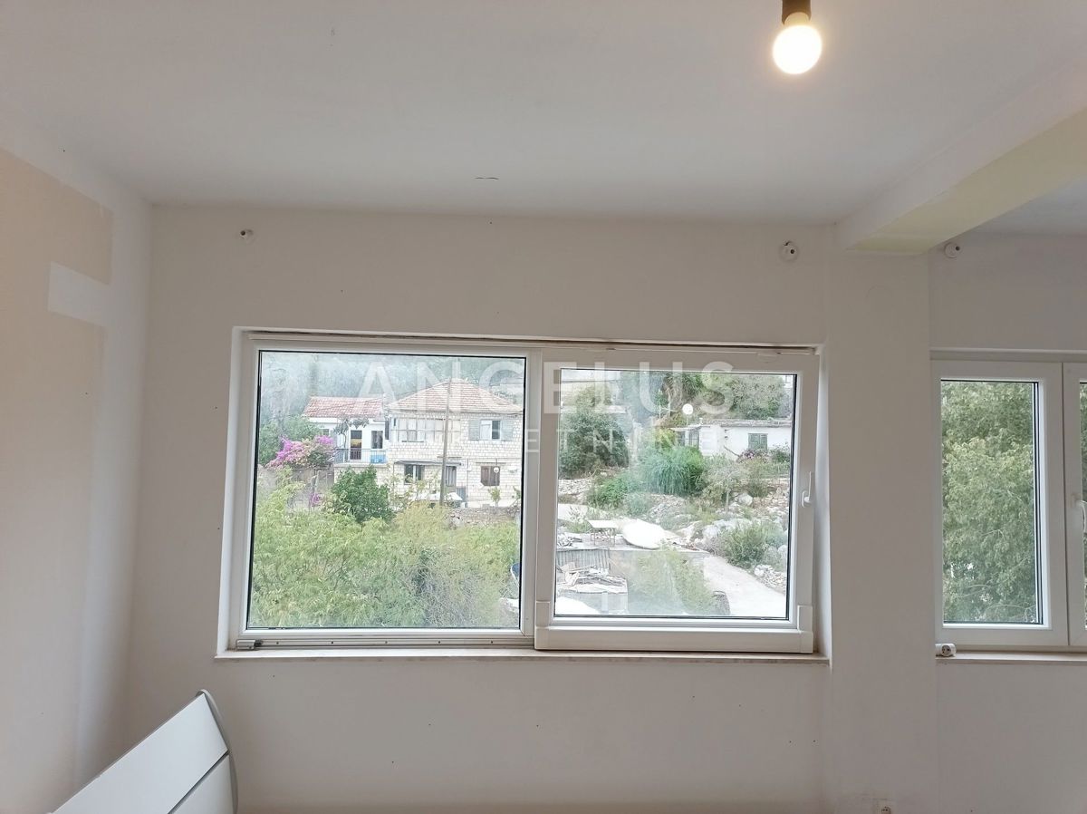 Šolta, Maslinica - enosobno stanovanje v središču Maslinice, 43 m2 PRODAJA