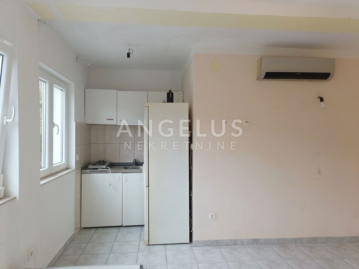 Šolta, Maslinica - enosobno stanovanje v središču Maslinice, 43 m2 PRODAJA