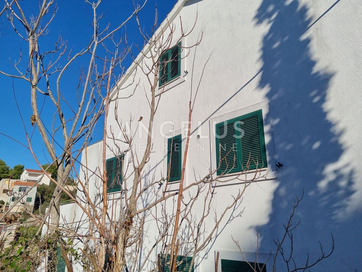 Šolta, Maslinica - enosobno stanovanje v središču Maslinice, 43 m2 PRODAJA