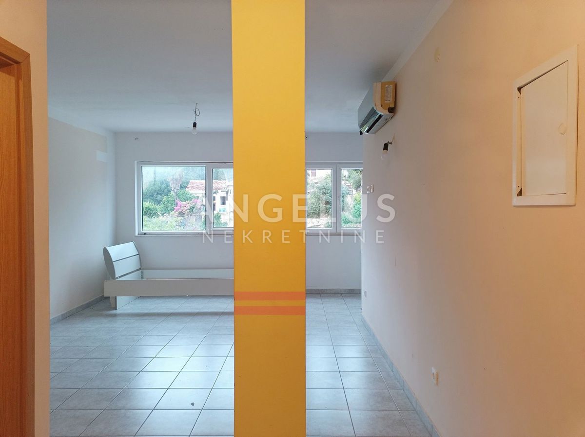 Šolta, Maslinica - enosobno stanovanje v središču Maslinice, 43 m2 PRODAJA