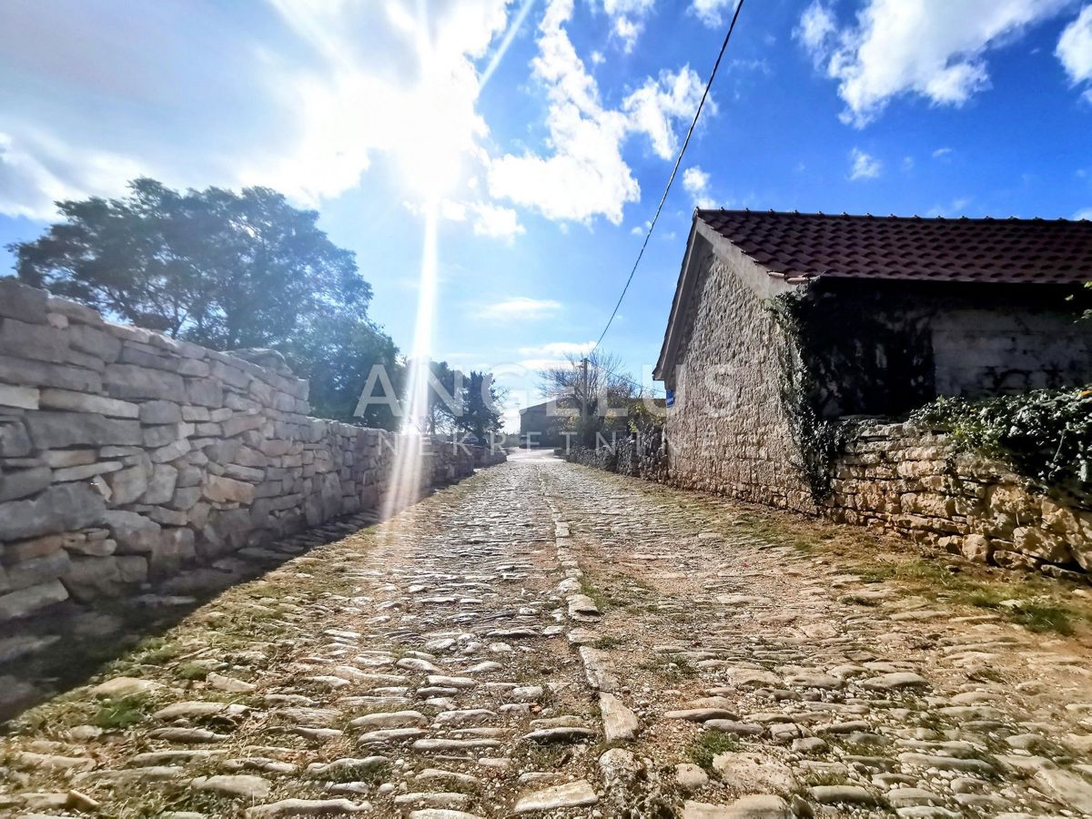 Šolta, Grohote - gradbeno zemljišče v mirnem delu otoka, PRODAJA