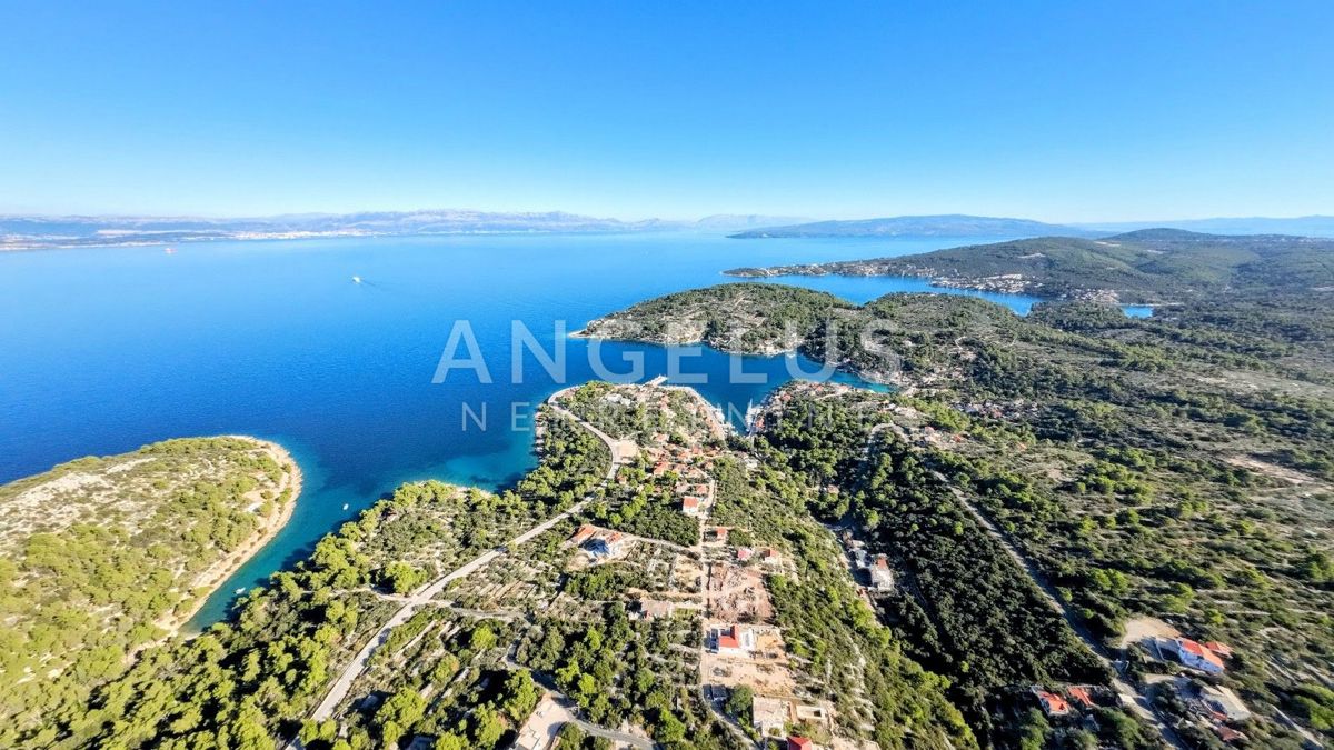 Šolta, Grohote - gradbeno zemljišče v mirnem delu otoka, PRODAJA