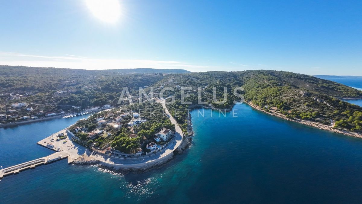 Šolta, Grohote - gradbeno zemljišče v mirnem delu otoka, PRODAJA