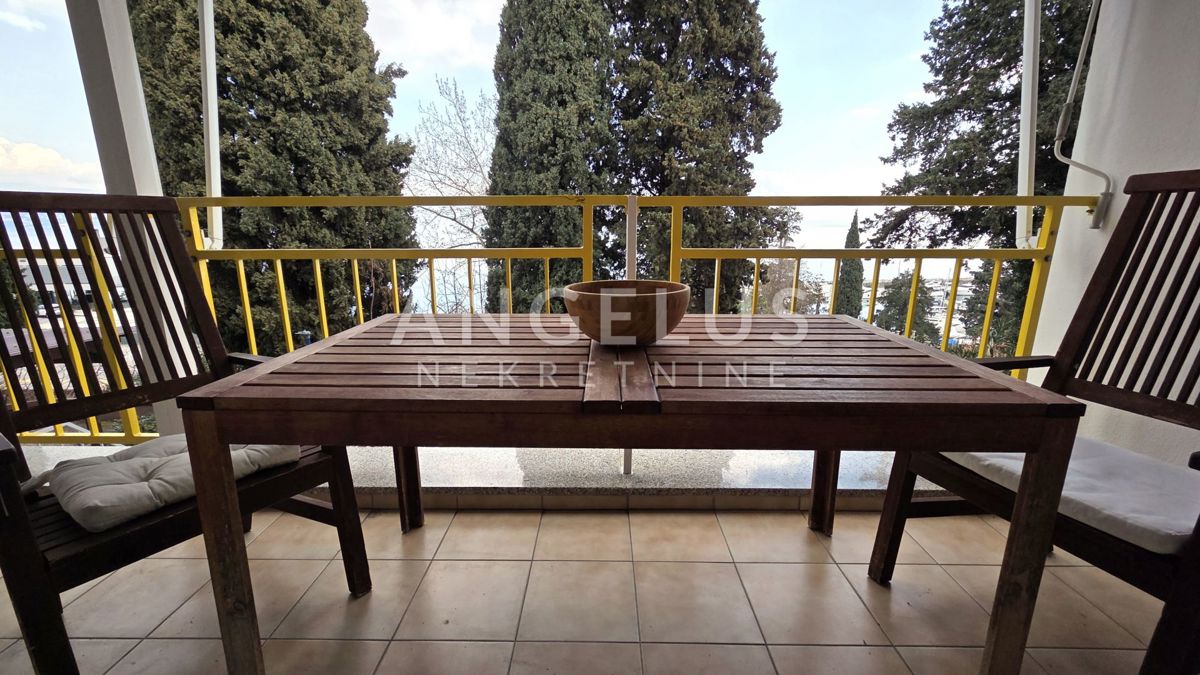 Kvarner, Ičići - apartma s pogledom na morje, 80m2, prodamo!