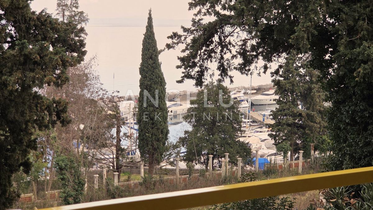 Kvarner, Ičići - apartma s pogledom na morje, 80m2, prodamo!