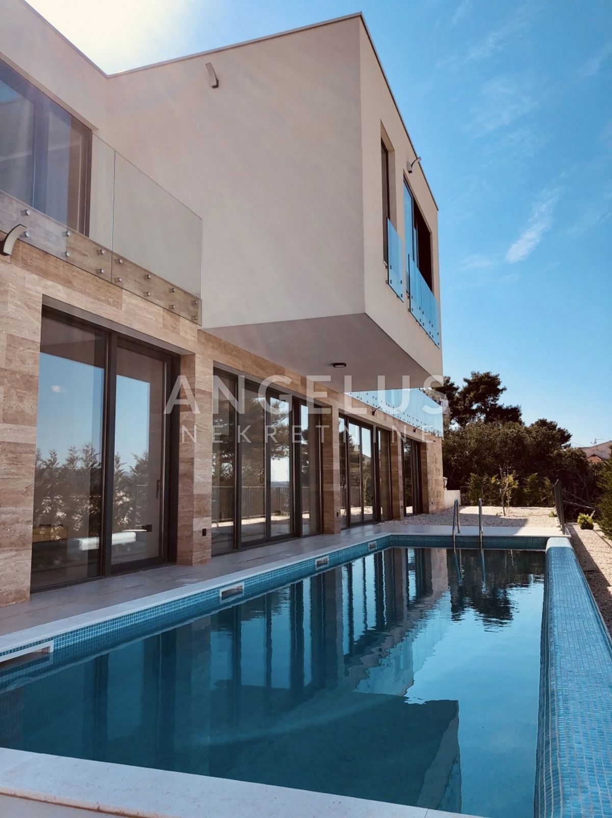 Čiovo - luksuzna vila z bazenom in pogledom na morje, 330 m2