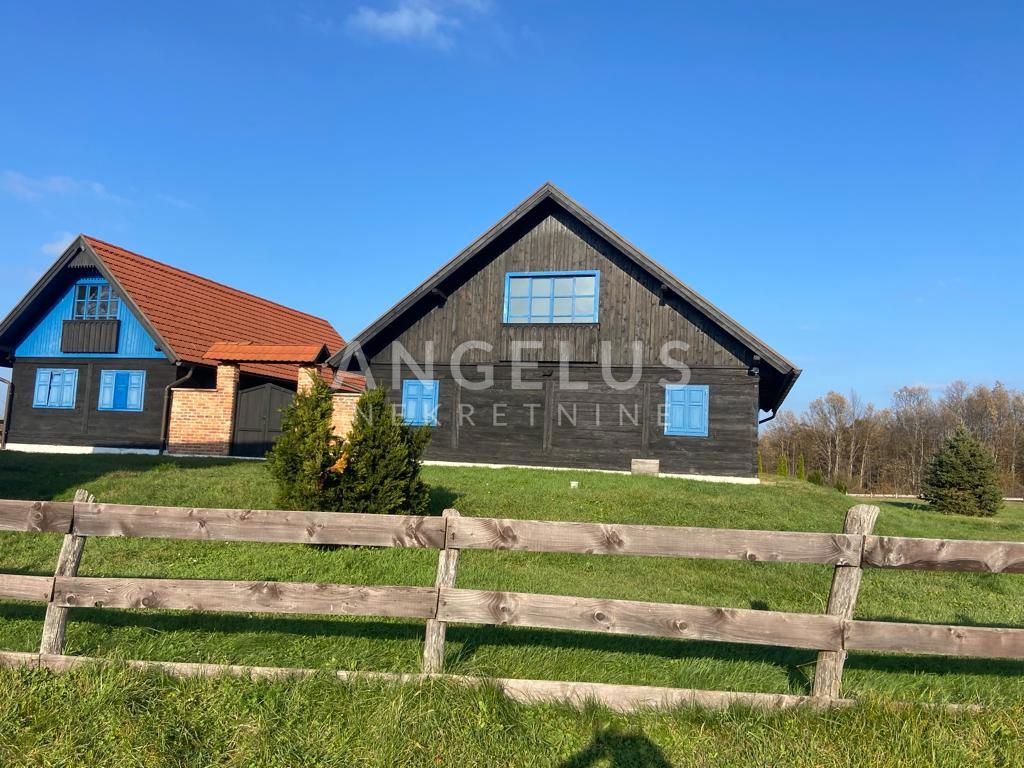 Slunj, Barilovići - Avtohtona posest s hrastovimi hišami, 2500m2