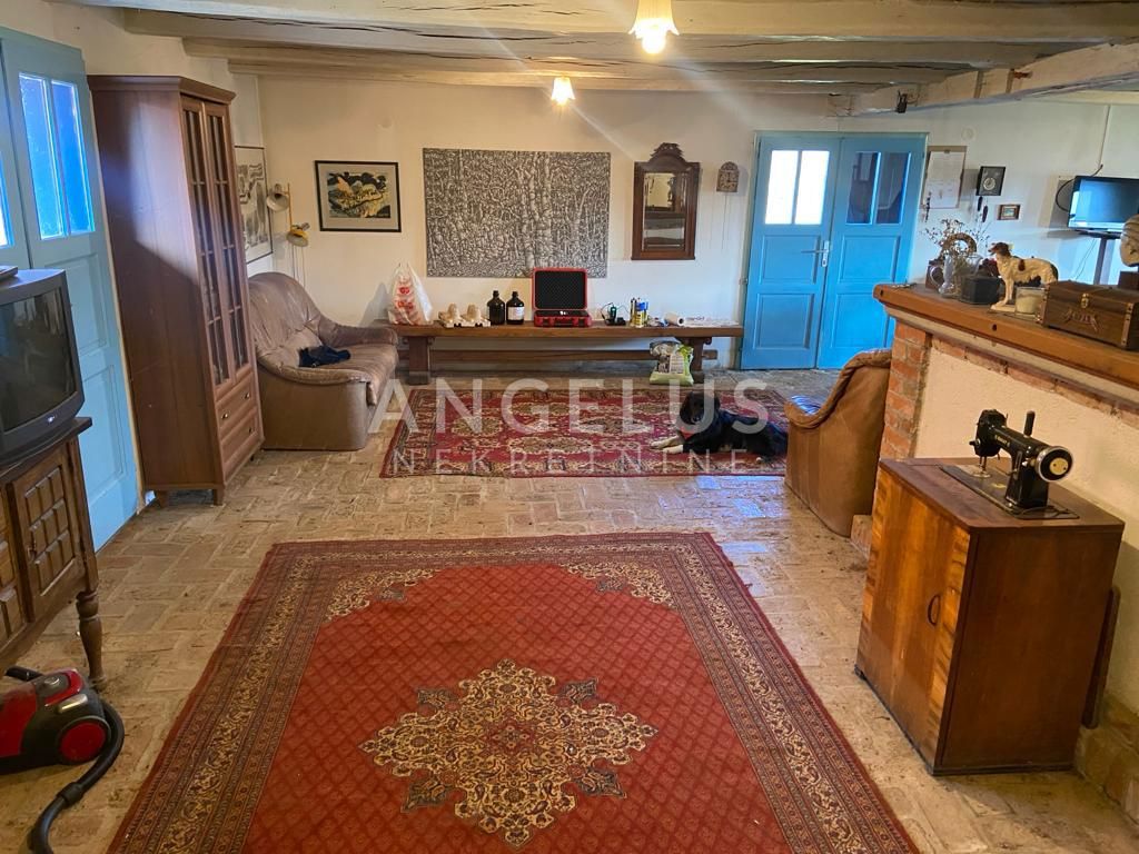 Slunj, Barilovići - Avtohtona posest s hrastovimi hišami, 2500m2