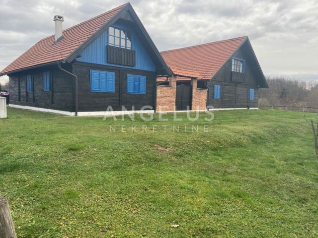 Slunj, Barilovići - Avtohtona posest s hrastovimi hišami, 2500m2