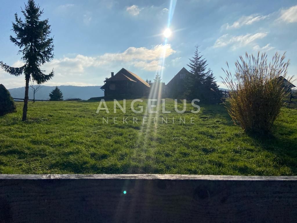Slunj, Barilovići - Avtohtona posest s hrastovimi hišami, 2500m2