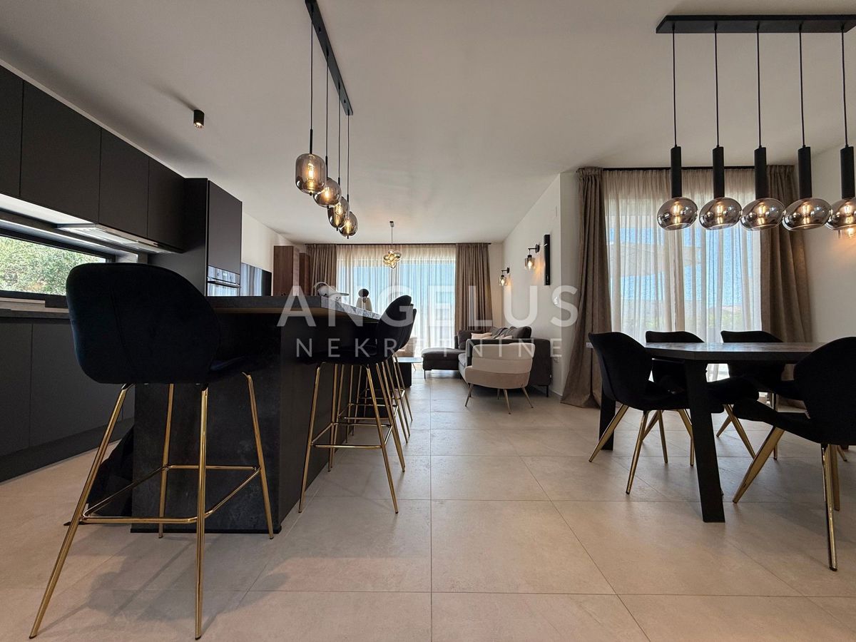 Kastela - novozgrajena luksuzna vila z bazenom, PRODAJA