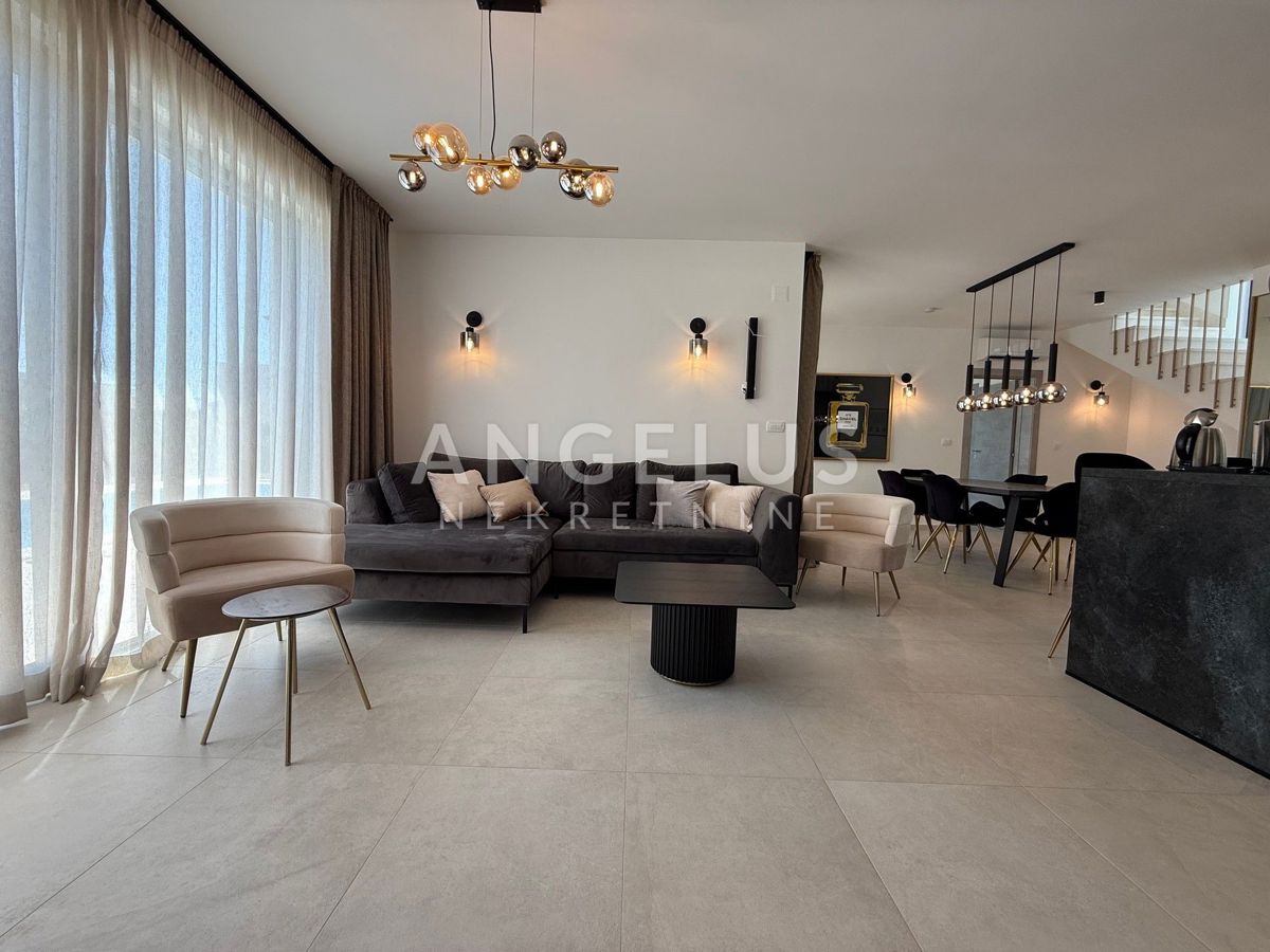 Kastela - novozgrajena luksuzna vila z bazenom, PRODAJA