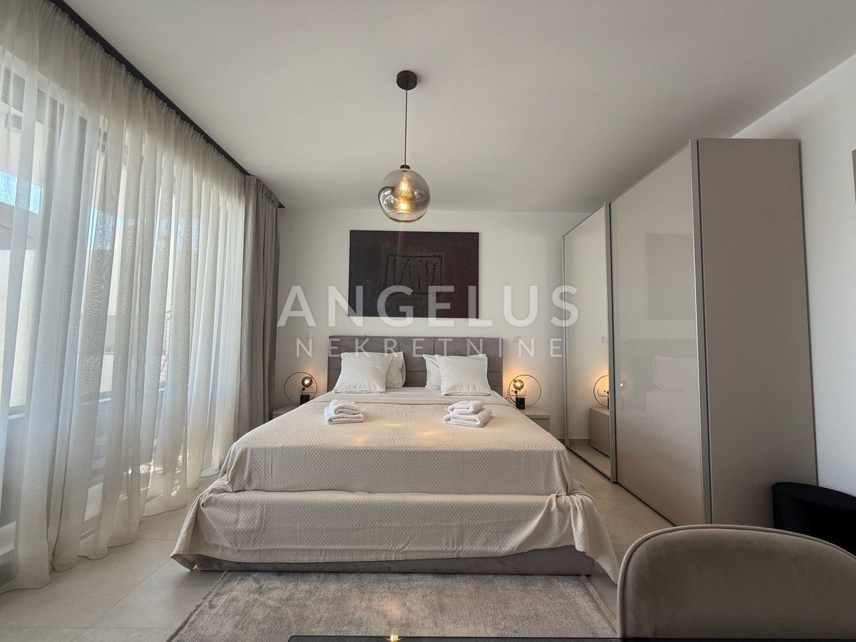 Kastela - novozgrajena luksuzna vila z bazenom, PRODAJA