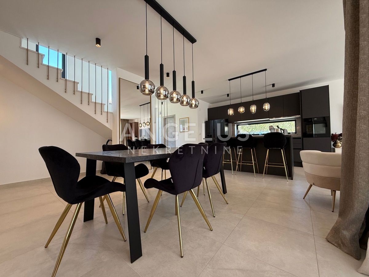 Kastela - novozgrajena luksuzna vila z bazenom, PRODAJA