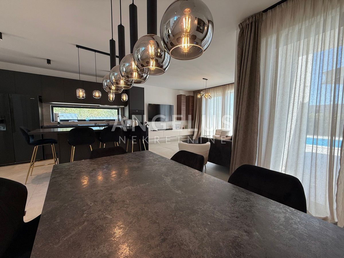 Kastela - novozgrajena luksuzna vila z bazenom, PRODAJA