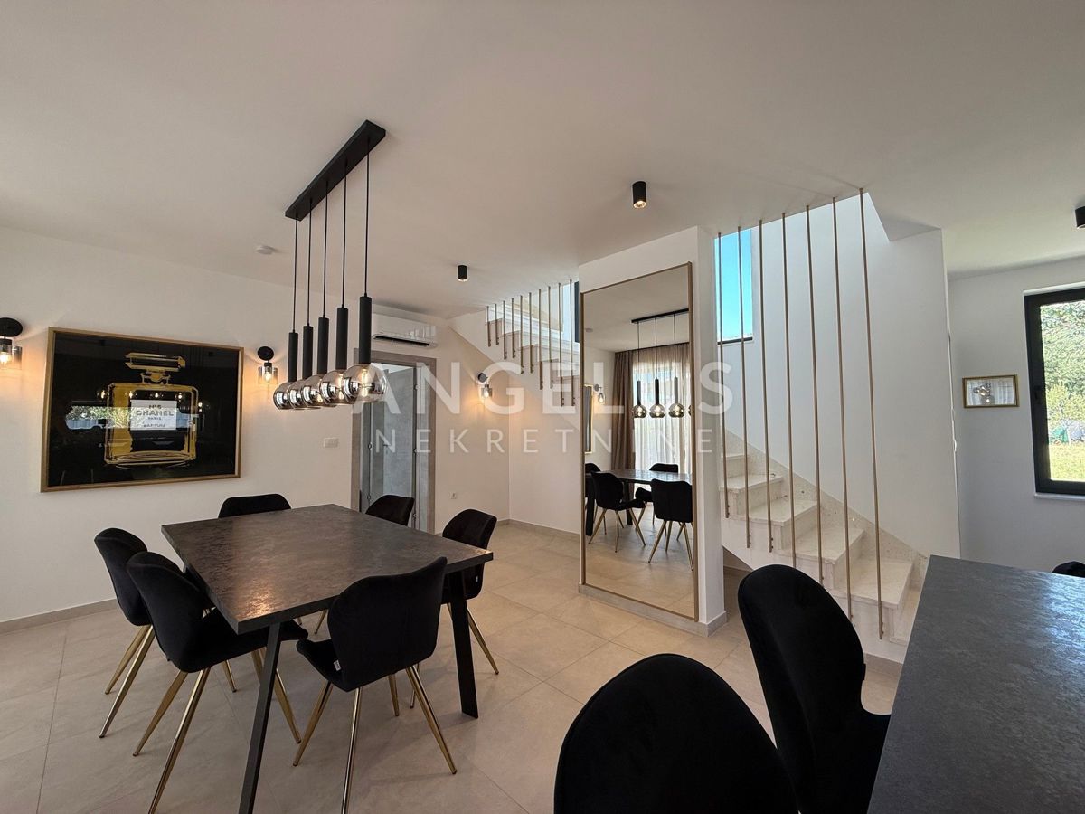 Kastela - novozgrajena luksuzna vila z bazenom, PRODAJA