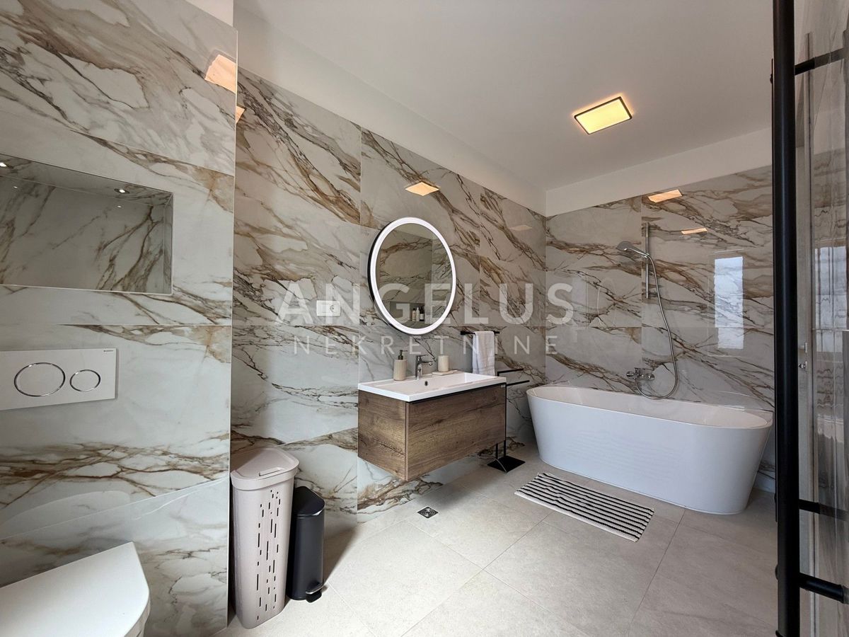 Kastela - novozgrajena luksuzna vila z bazenom, PRODAJA