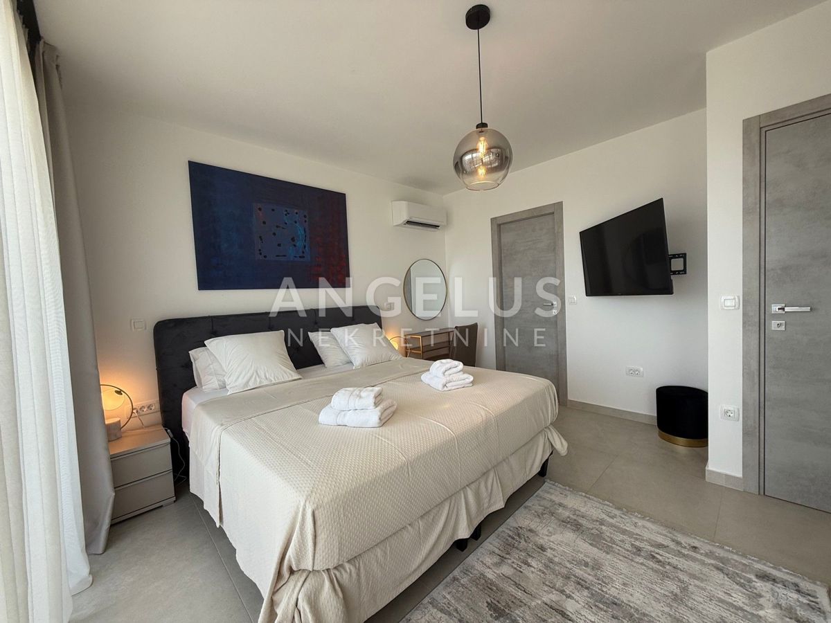 Kastela - novozgrajena luksuzna vila z bazenom, PRODAJA