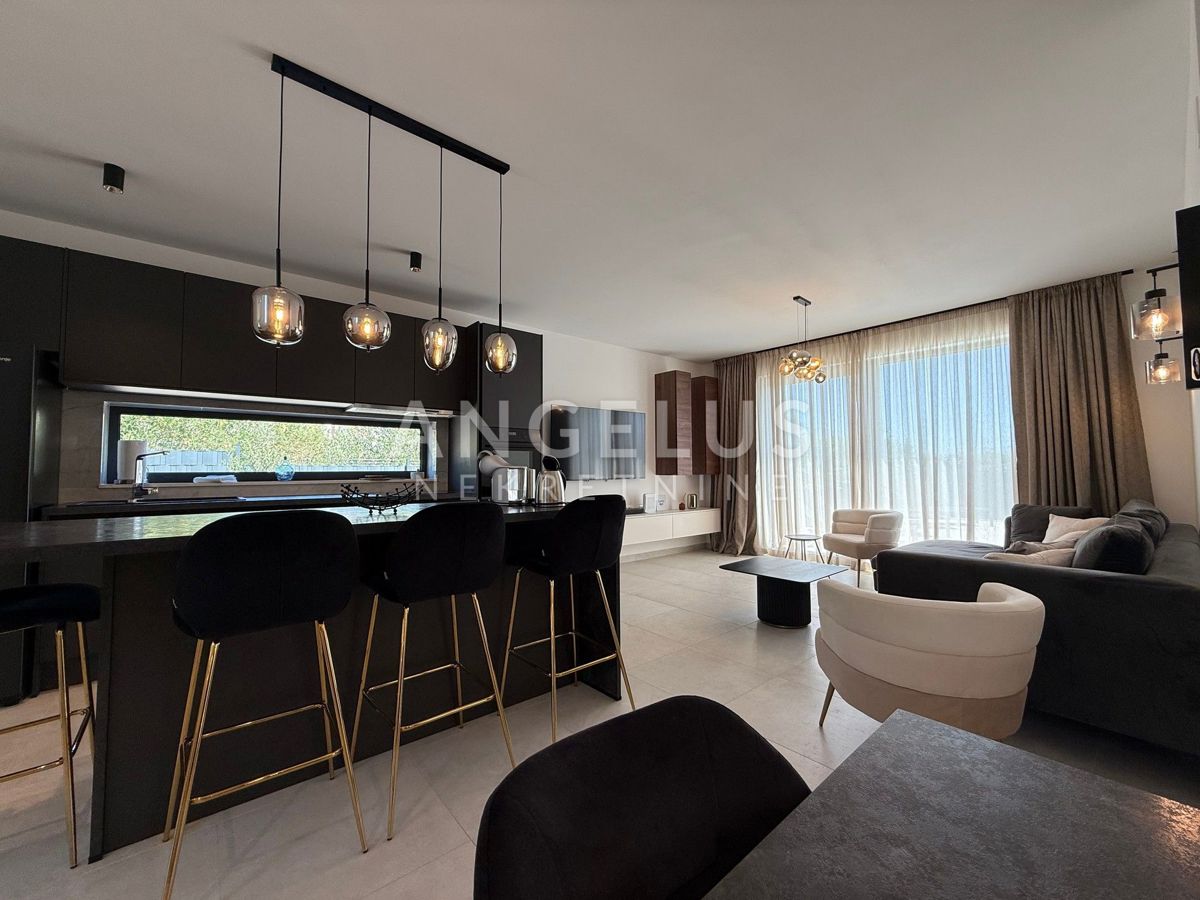 Kastela - novozgrajena luksuzna vila z bazenom, PRODAJA