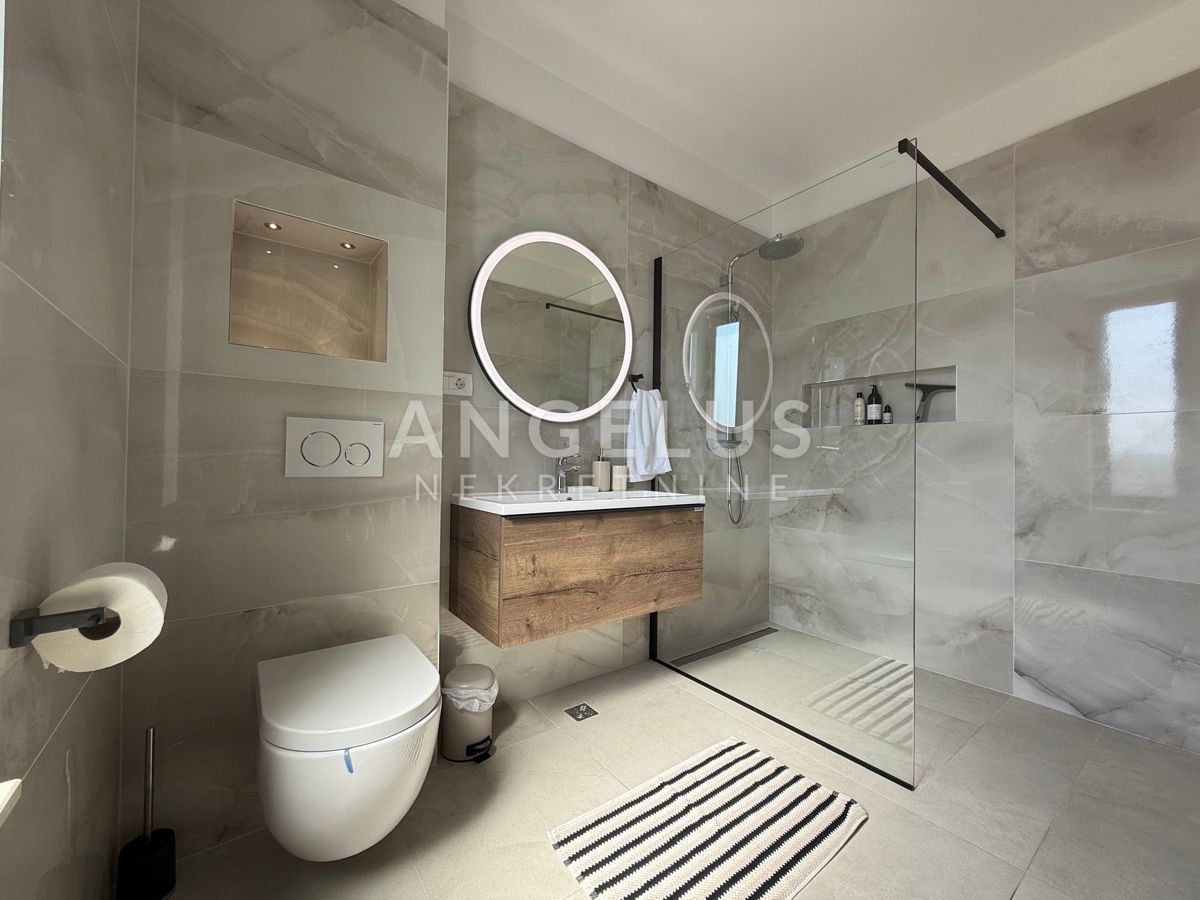 Kastela - novozgrajena luksuzna vila z bazenom, PRODAJA