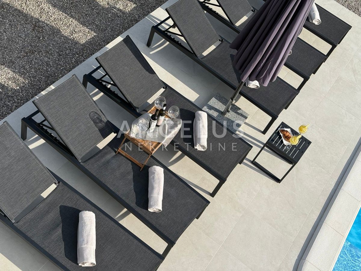 Kastela - novozgrajena luksuzna vila z bazenom, PRODAJA