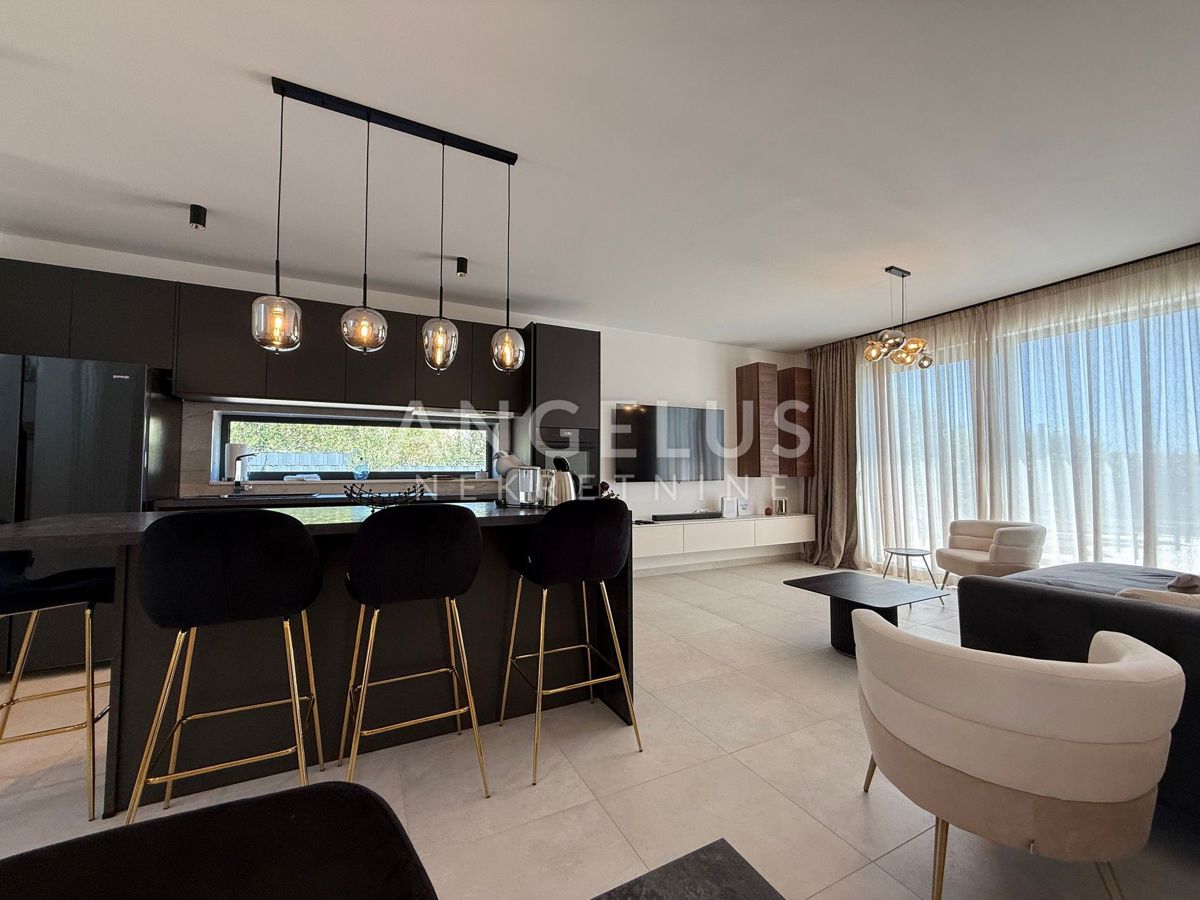 Kastela - novozgrajena luksuzna vila z bazenom, PRODAJA