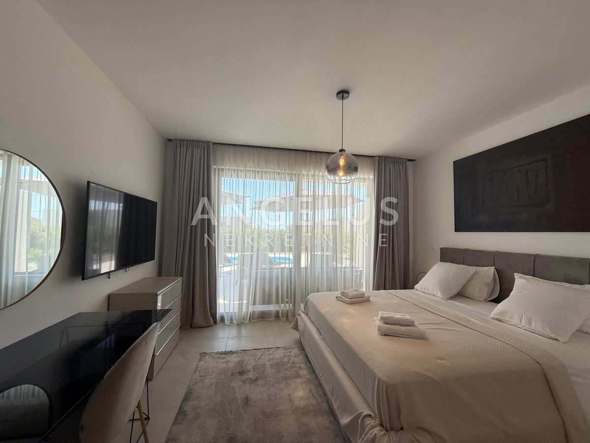 Kastela - novozgrajena luksuzna vila z bazenom, PRODAJA