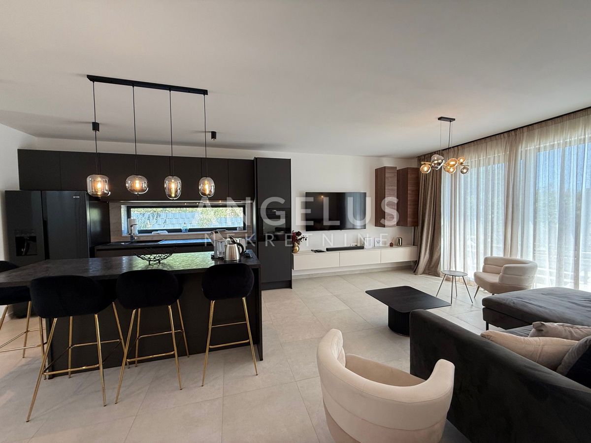 Kastela - novozgrajena luksuzna vila z bazenom, PRODAJA