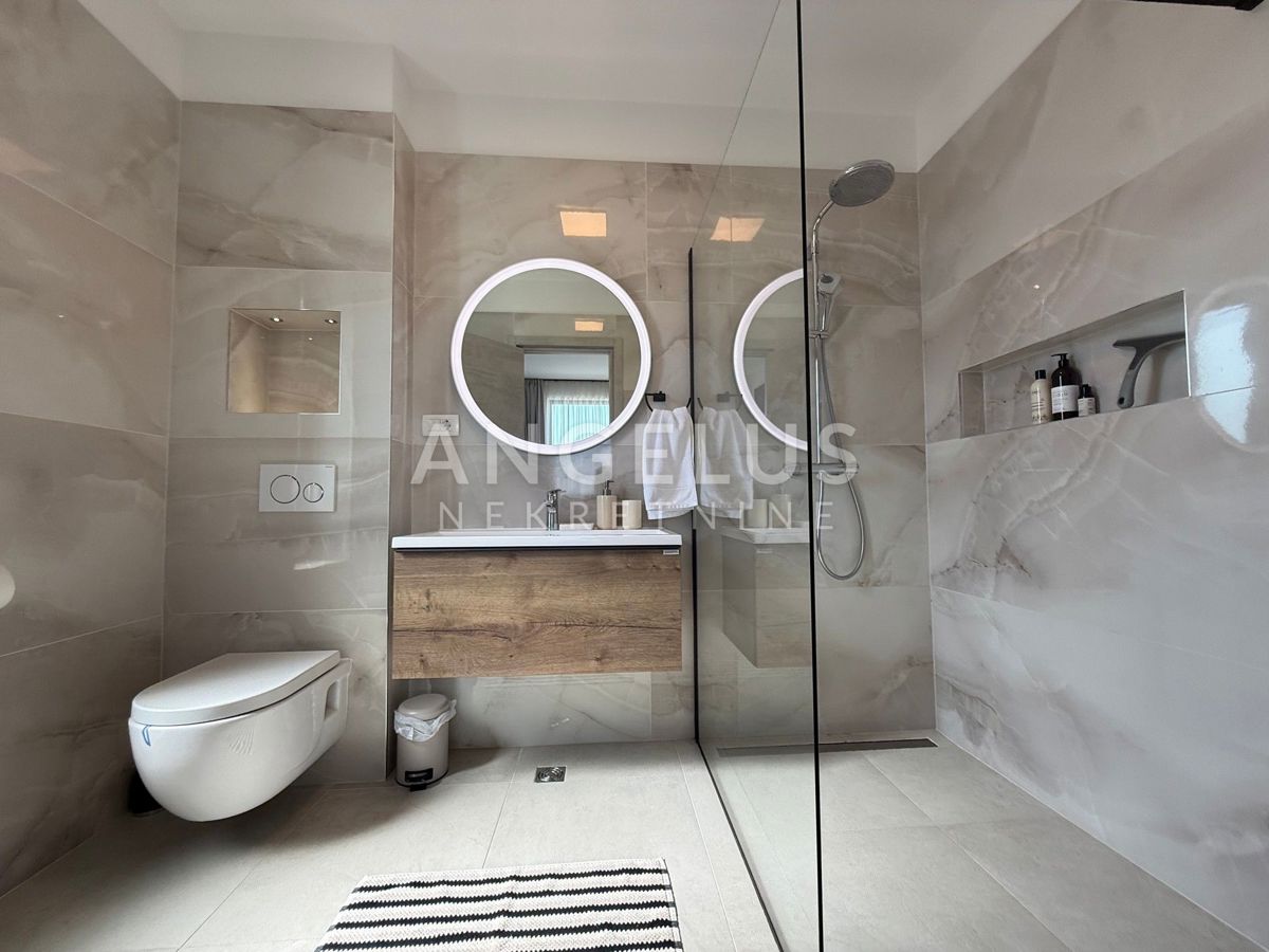 Kastela - novozgrajena luksuzna vila z bazenom, PRODAJA