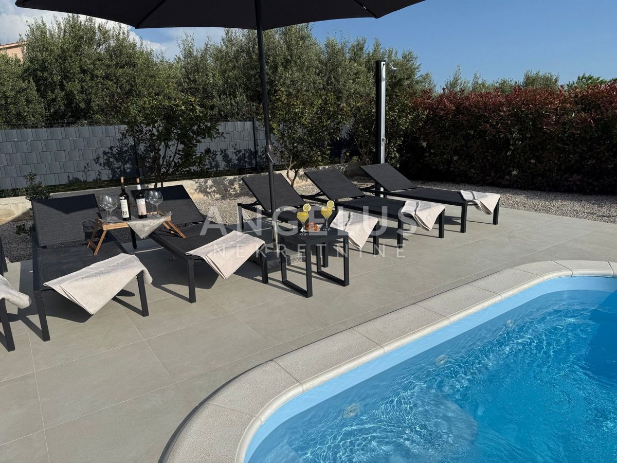 Kastela - novozgrajena luksuzna vila z bazenom, PRODAJA