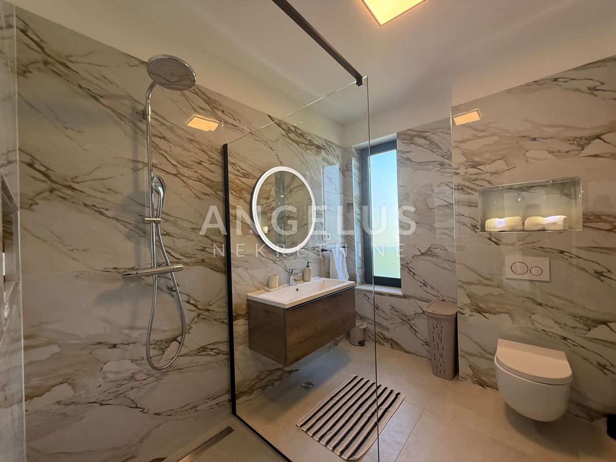 Kastela - novozgrajena luksuzna vila z bazenom, PRODAJA