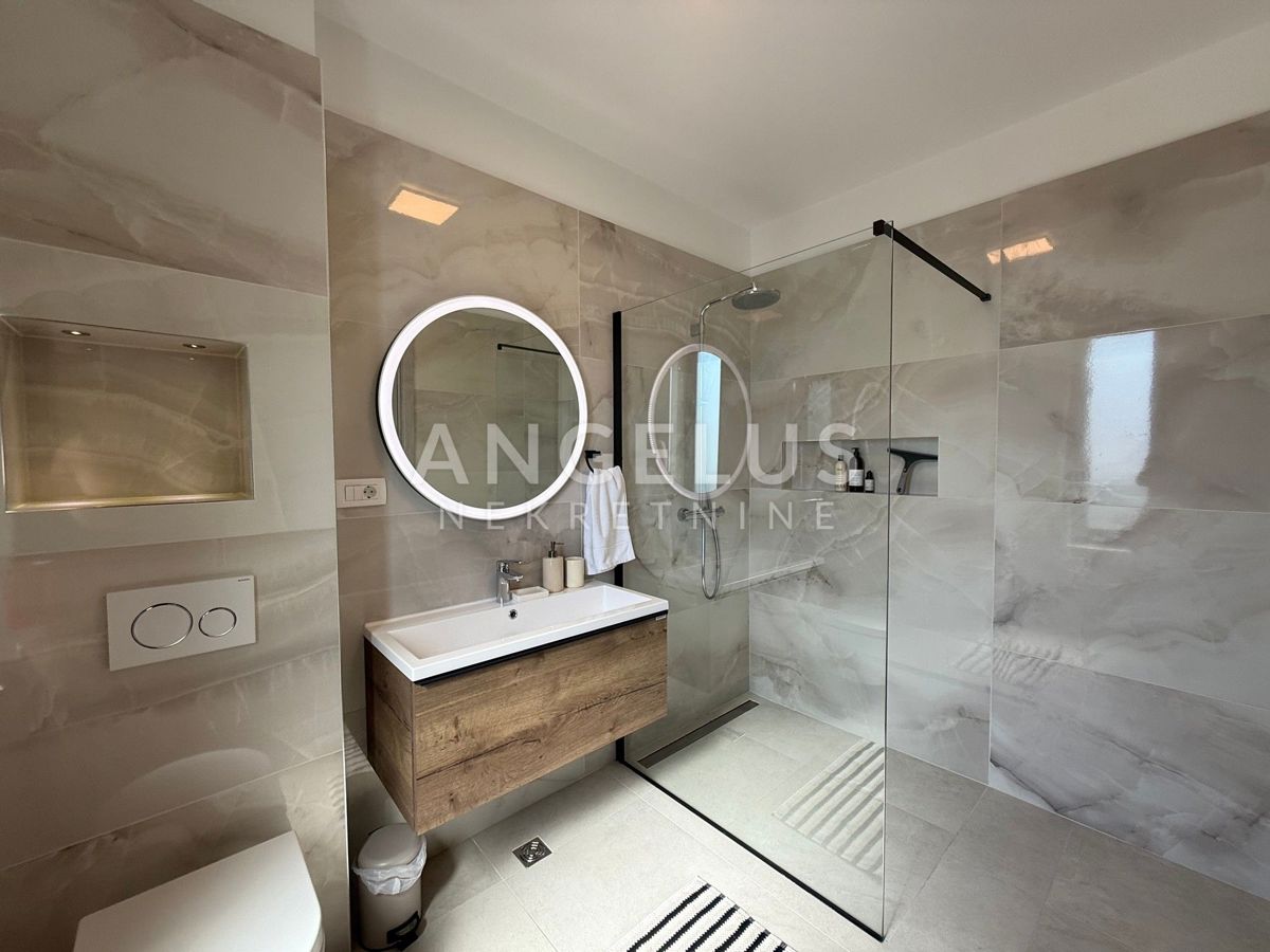 Kastela - novozgrajena luksuzna vila z bazenom, PRODAJA